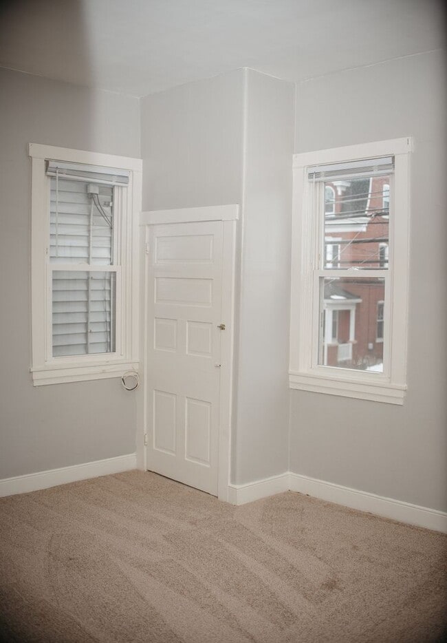 Building Photo - 26 E Main St