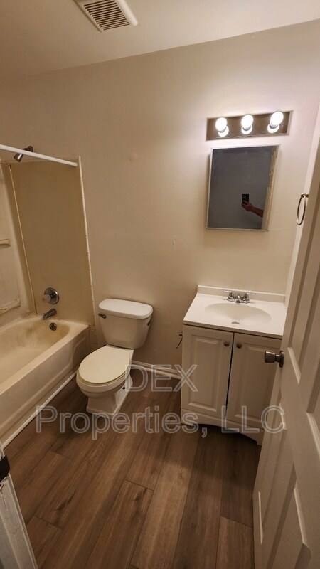 Primary Photo - 1320 Academy Ave