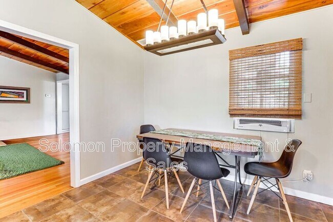 Building Photo - 901 Eucalyptus Ave