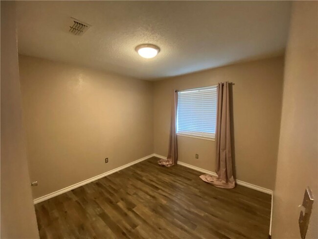 Building Photo - 511 Battlecreek Ln