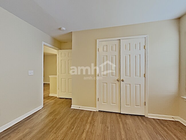 Building Photo - 1039 Vanguard Dr