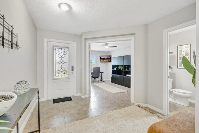 Building Photo - 5700 NW Pine Trail Cir