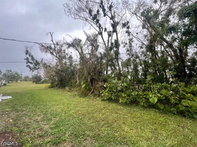 Building Photo - 335 Tarpon Dr
