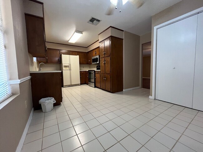 Building Photo - 3321 Colquitt Rd