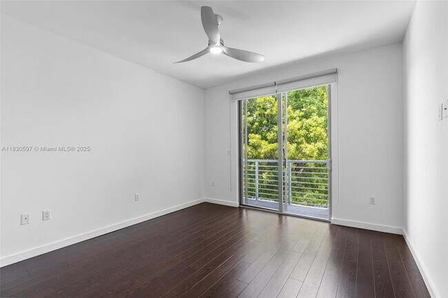 Building Photo - 3563 SW 1st Ave