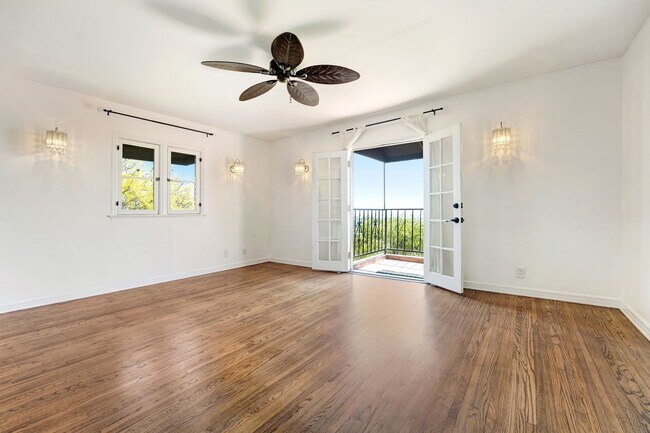 Building Photo - Chic Silver Lake Hillside Retreat with Bre...