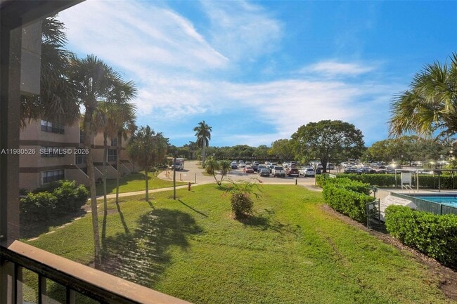 Building Photo - 230 Lakeview Dr