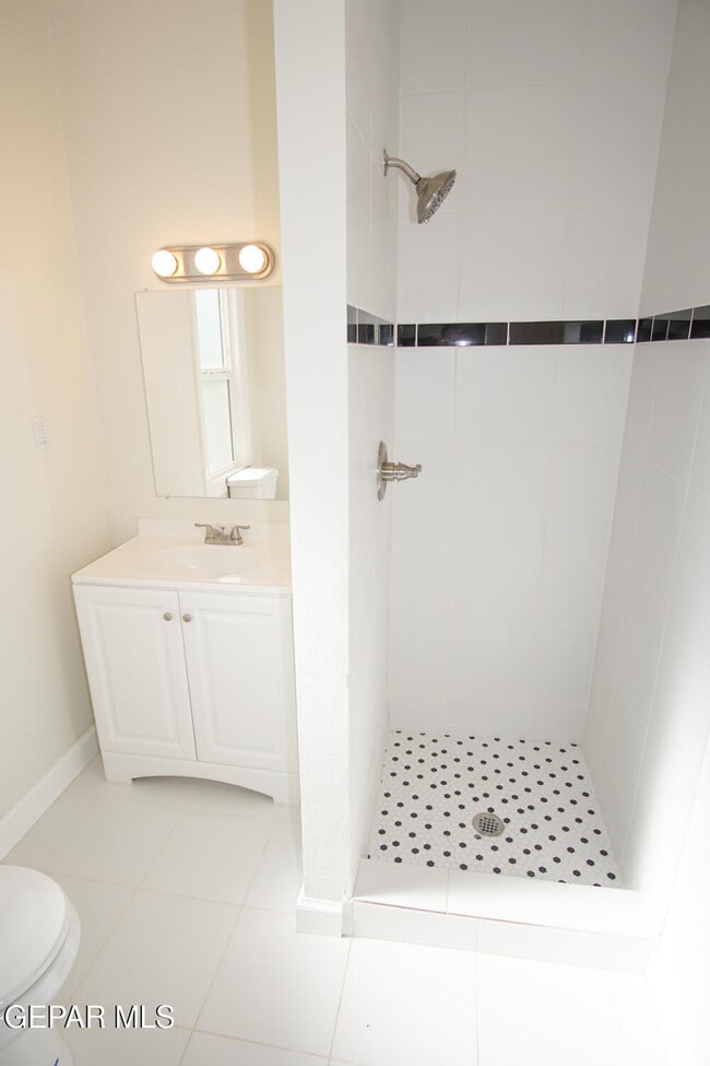 Building Photo - 4416 La Luz Ave