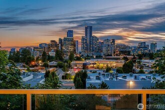 Building Photo - 2bd/1.5ba Bellevue Condo