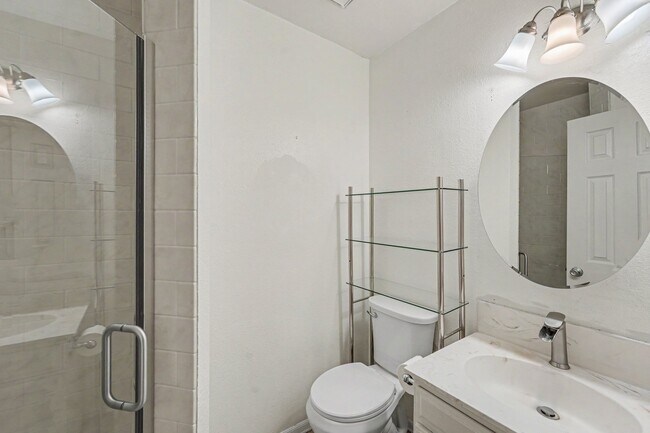 Building Photo - 1511 Seneca Cir