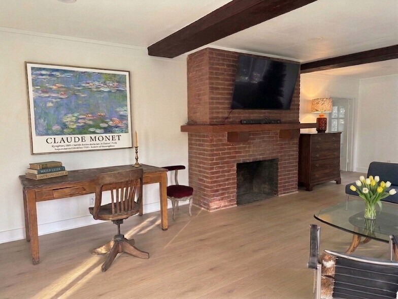 Building Photo - 5924 Hayes Ave