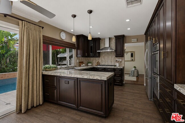 Building Photo - 5507 Bluebell Ave