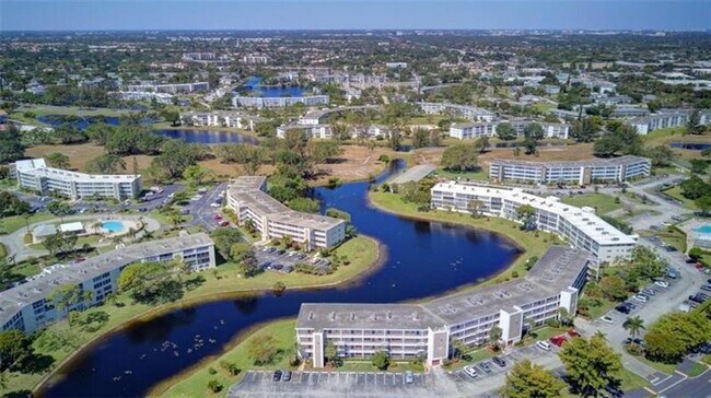 Building Photo - 161 Ventnor Dr