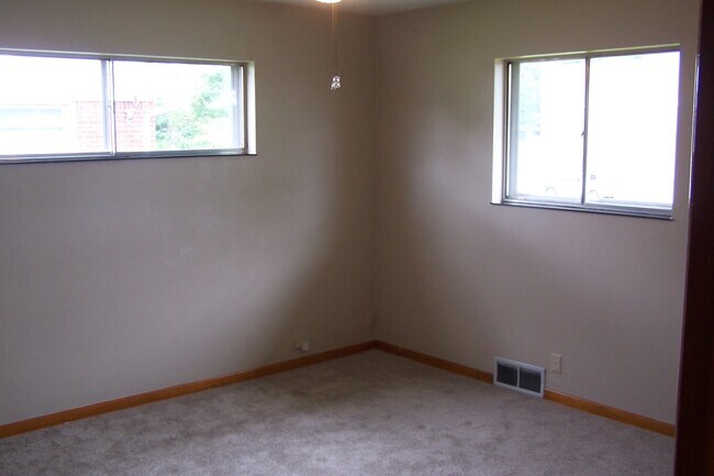 Master Bedroom - 48 N Brookwood Way