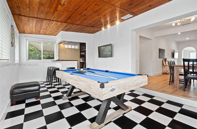 Building Photo - 1636 Arthur St