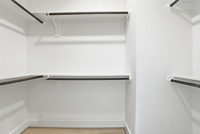 Building Photo - 712 Delano St