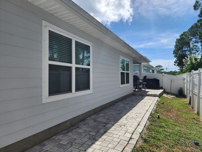 Building Photo - 104 Moonraker Cir