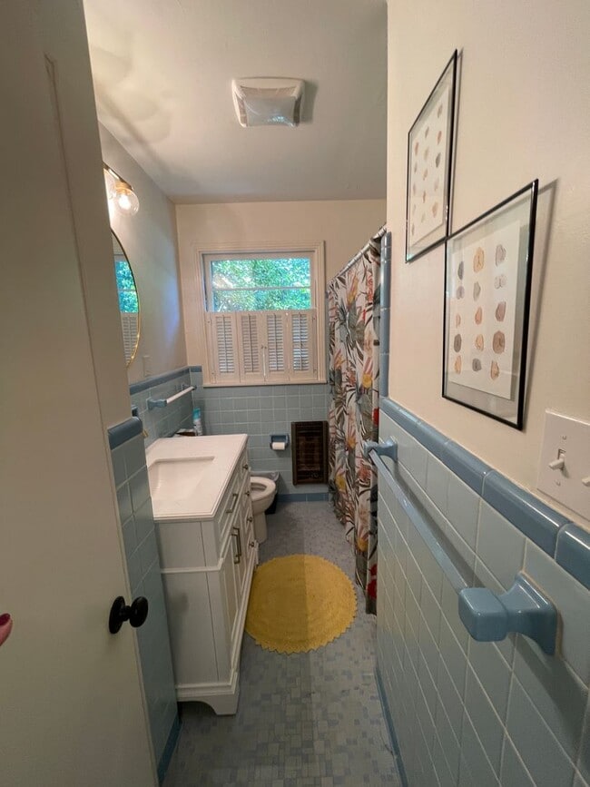 Building Photo - Beautiful Home located on .53 Wooded Corner Lot.