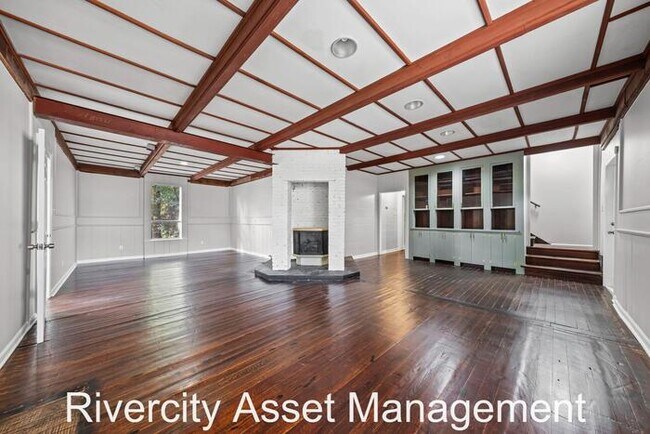 Building Photo - You Don't Want To Miss This One!!!!! It Is A Must See!!!!!! PRICE REDUCTION, SECTION 8 WELCOMED!!!!