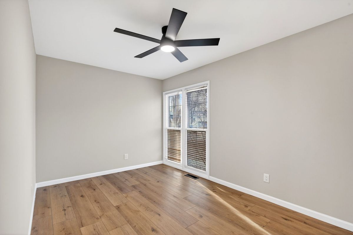 Building Photo - 5016 Fernhill Dr