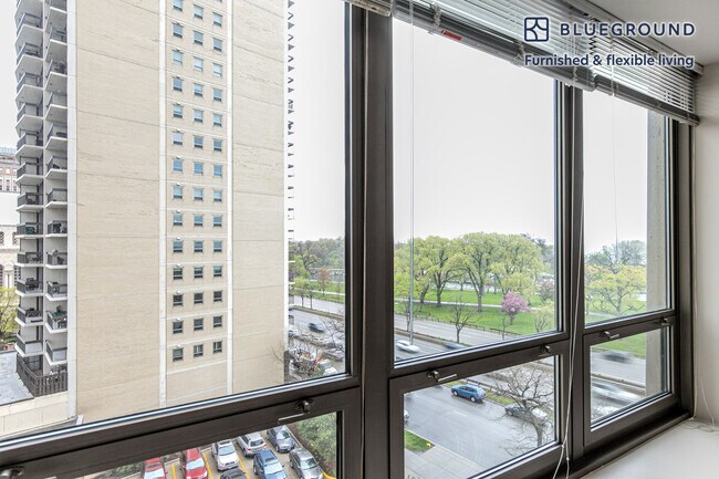 Building Photo - 3450 N Lake Shore Dr