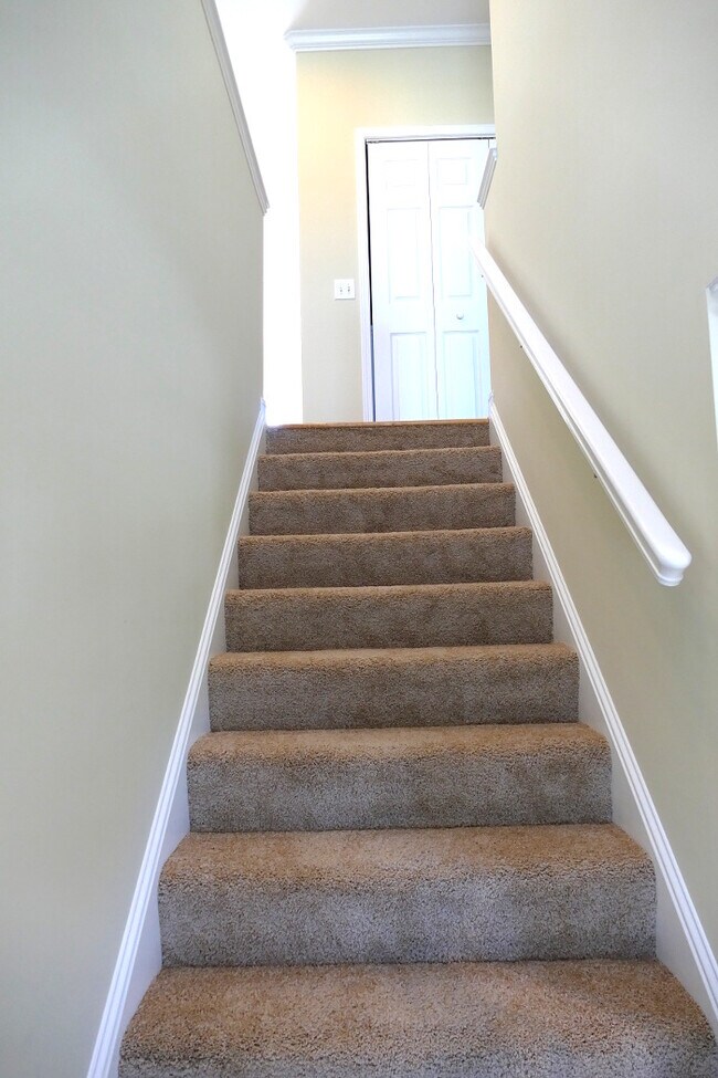 Building Photo - 104 Mahler Ave