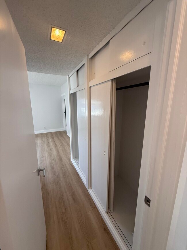 Building Photo - 2613 NE 28th Ct