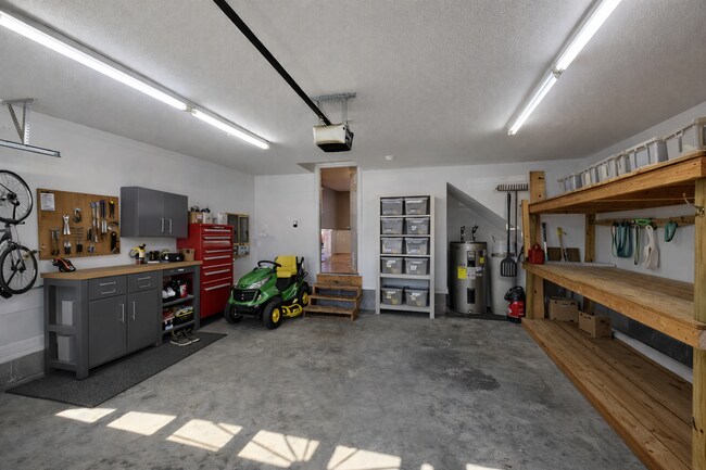 Building Photo - 3 Bed 2 Bath + Bonus Room