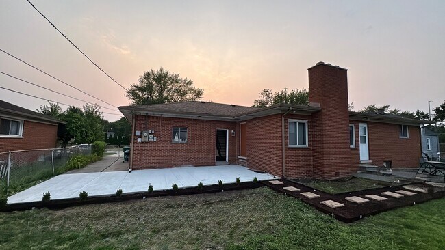 Building Photo - 2044 Arcola St