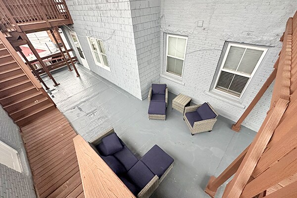 Building Photo - 276 Cabot St