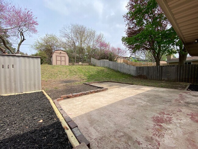 Building Photo - 3 Bedrooms 2 Full Bathrooms Finished Basem...