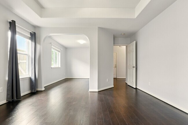 Building Photo - 303 Burris Park Dr