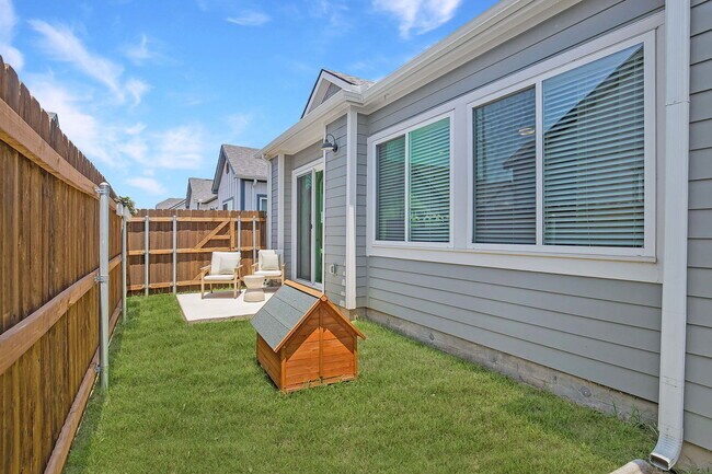 Building Photo - 7261 Borland Dr