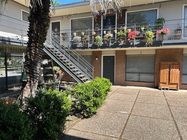 Building Photo - 936 Heights Blvd