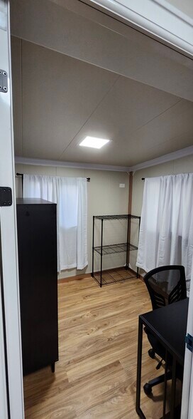 Building Photo - 205 E Nakoma