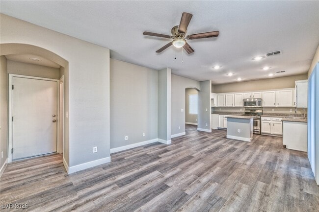 Building Photo - 7480 Decoro St