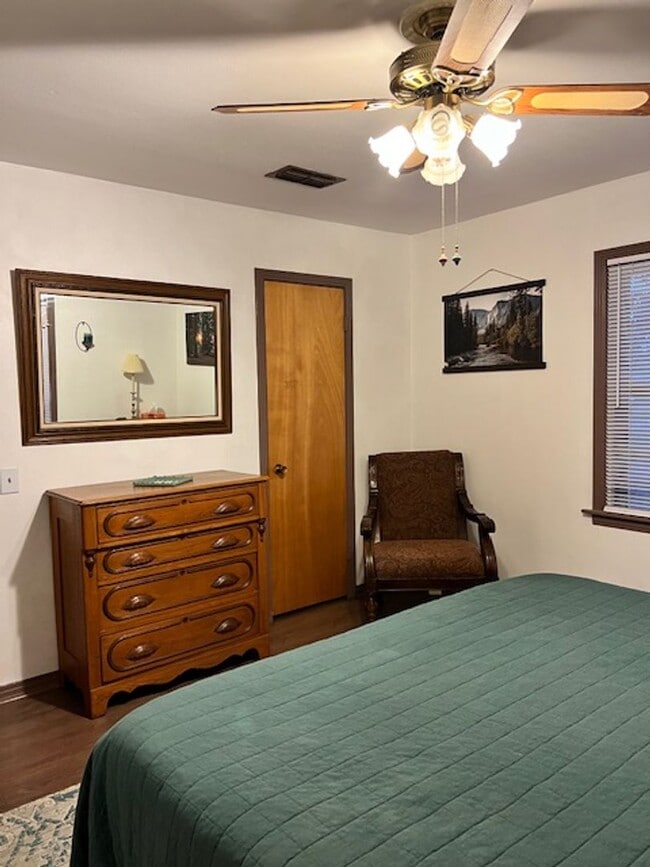 Building Photo - 301 W Main St