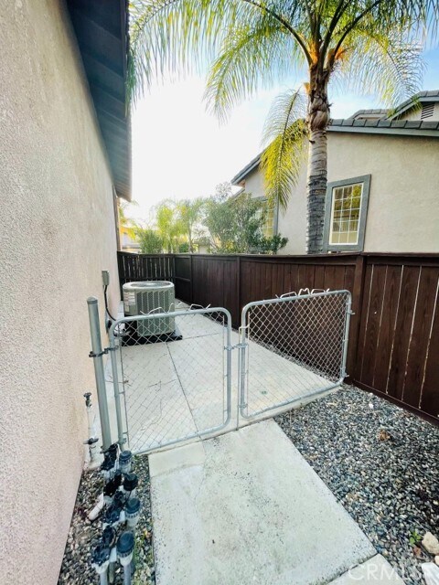 Building Photo - 42020 Dahlia Way