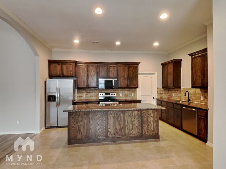 Building Photo - 3204 Valley Hollow