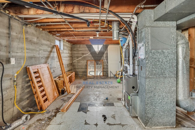 Building Photo - 360 E 400 S