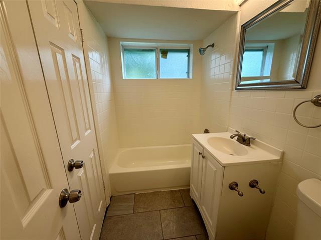 Building Photo - 2714 Maple Dr
