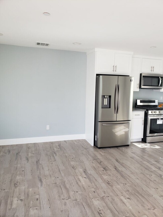 Building Photo - 33(1635)