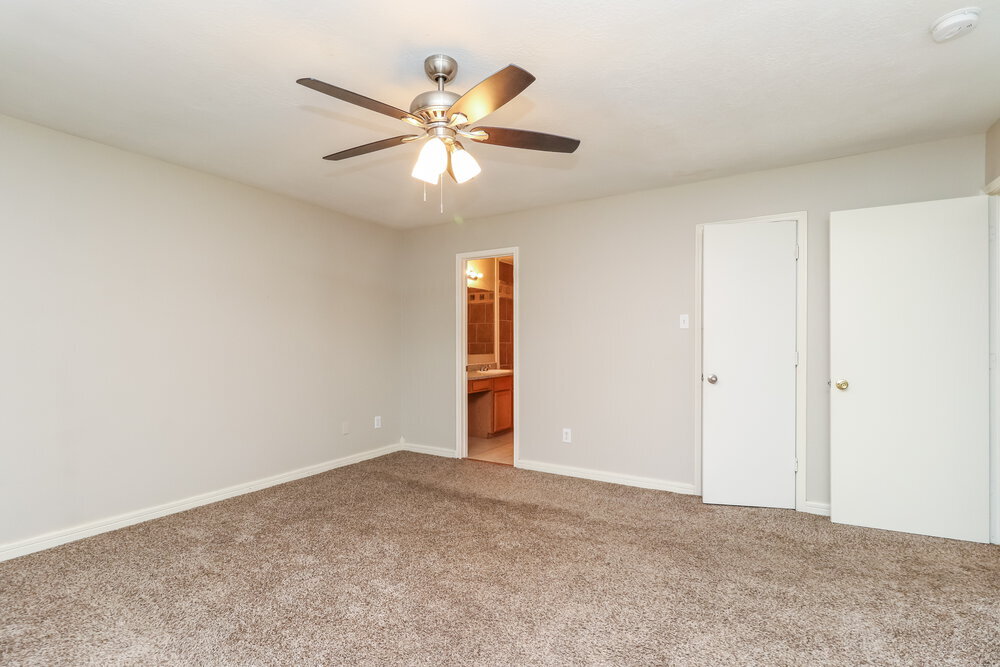 Building Photo - 11710 Sandy Stream Dr