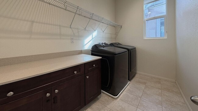 Building Photo - 646 S Brampton Ave