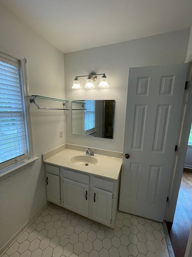 Building Photo - Gayton Green 4 Bedroom  2.5 Bath Home
