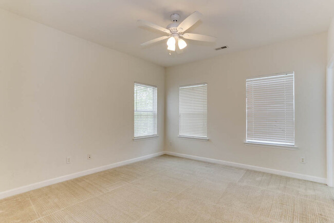 Building Photo - 528 Normandy St