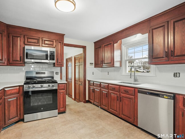 Building Photo - 8 Raleigh Rd