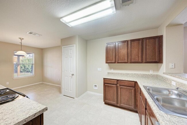 Building Photo - 921 Dexter Dr