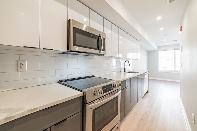 Building Photo - 1725 N 25th St