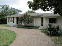 Building Photo - Amazing Ranch Style on HUGE lot!